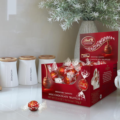 Lindt LINDOR Milk Chocolate Candy Truffles, Milk Chocolate with Smooth, Melting Truffle Center, 25.4 Oz., 60 Count